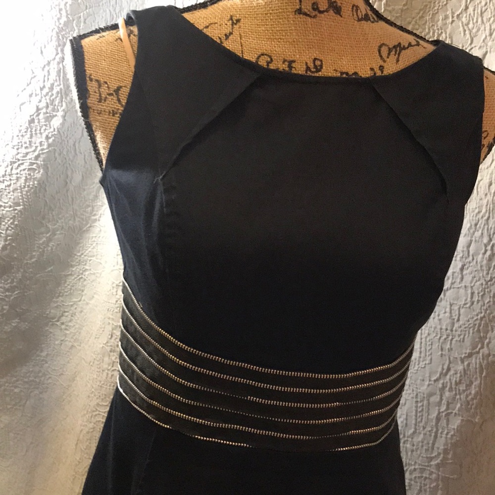 Size 2 dress - Picture 2 of 6